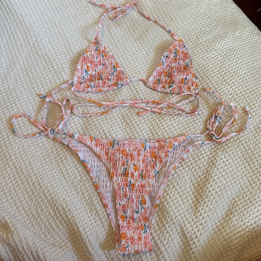 Textured, floral triangle Bikini